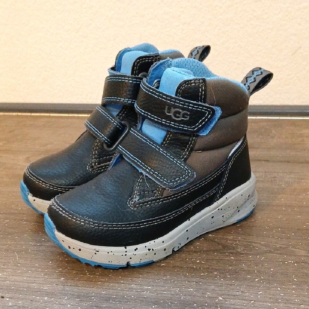 UGG Unisex-child T Dannie Weather Toddler Boots